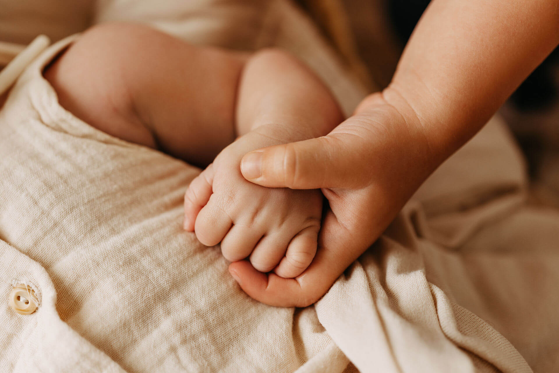 Newborn Shooting, Baby Fotografie, Geschwister, hände, Bildgefühle
